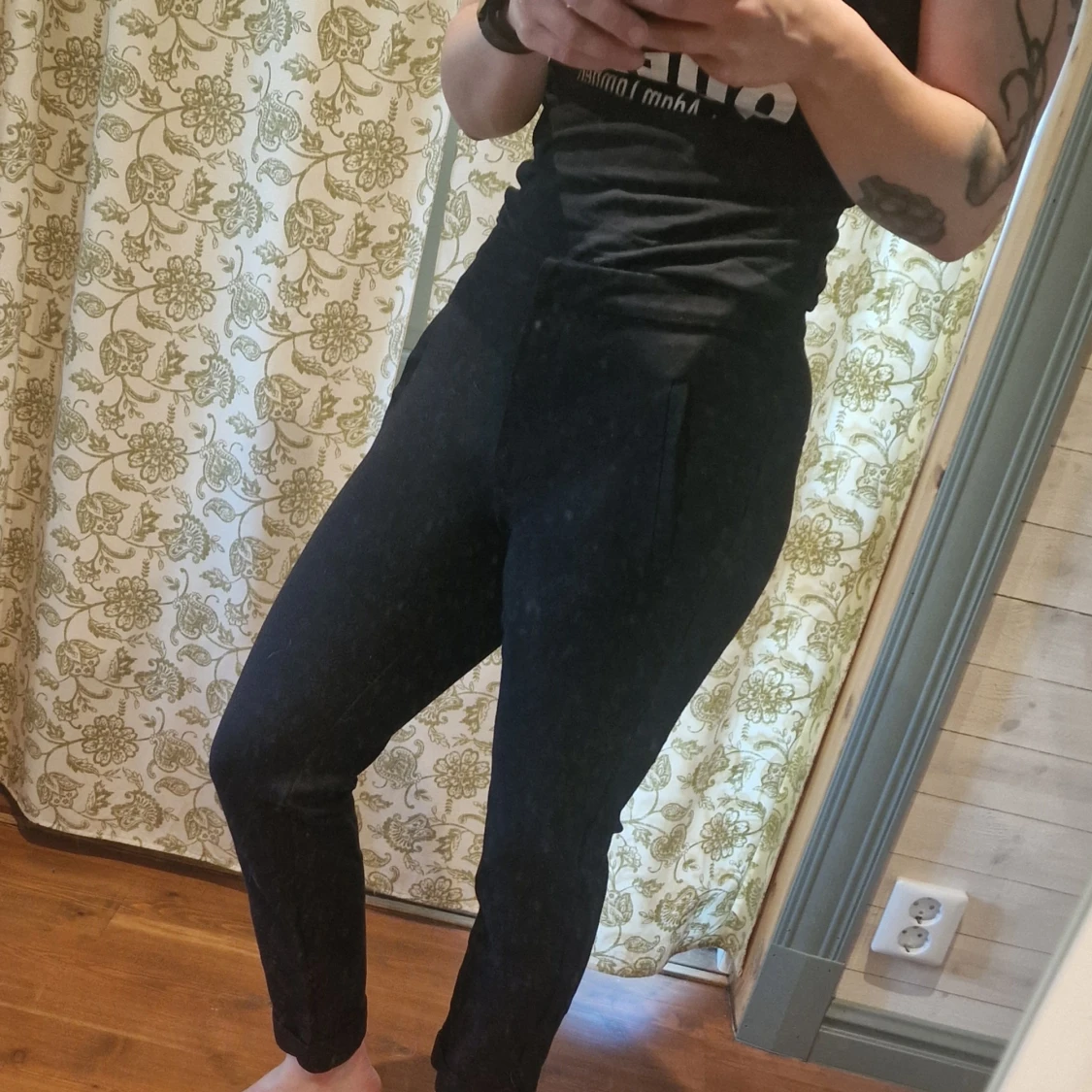 Svarta byxor från Lindex - 2