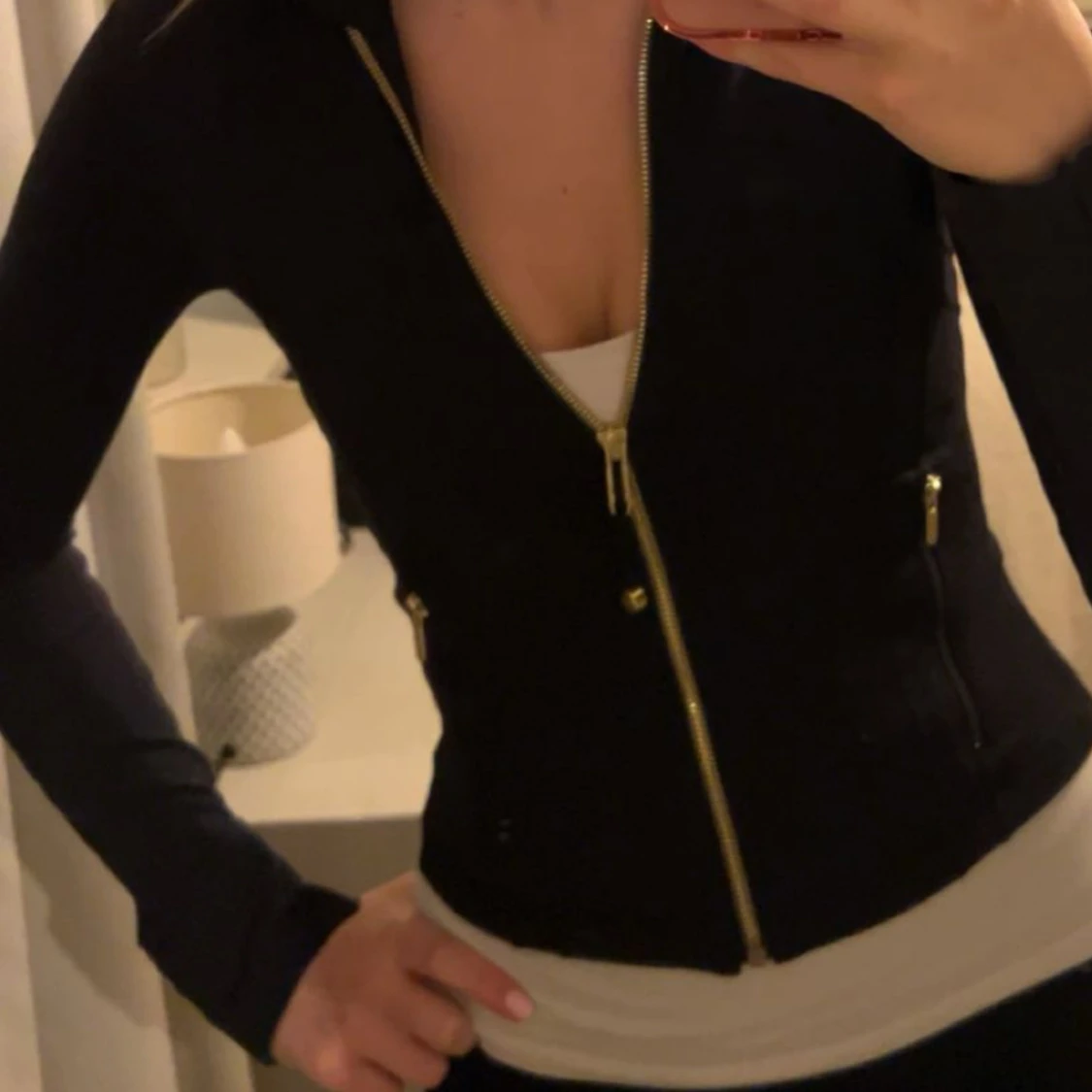 Svart och guldig lululemon jacka  - 1