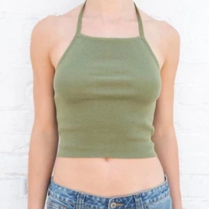 halterneck topp - jättefin olivgrön halternecktopp från brandy i one size, passar xs-m💕