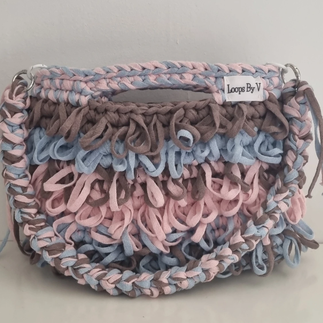 Flerfärgad virkad axelväska från Loops By V - 1
