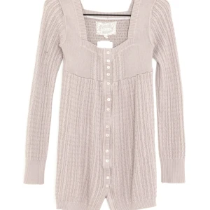 Grå babydoll topp - Säljer denna för den är för stor på mig. Mysig grå/lila stickad babydoll kofta från by timo med kabelstickat mönster och knappar framtill. Är i topp skick, Stl S💗🌸 öppen för prisförslag!! 