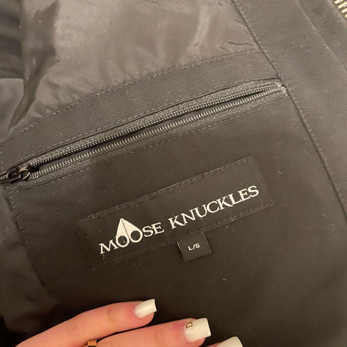 Svart dunjacka från Moose Knuckles - 3