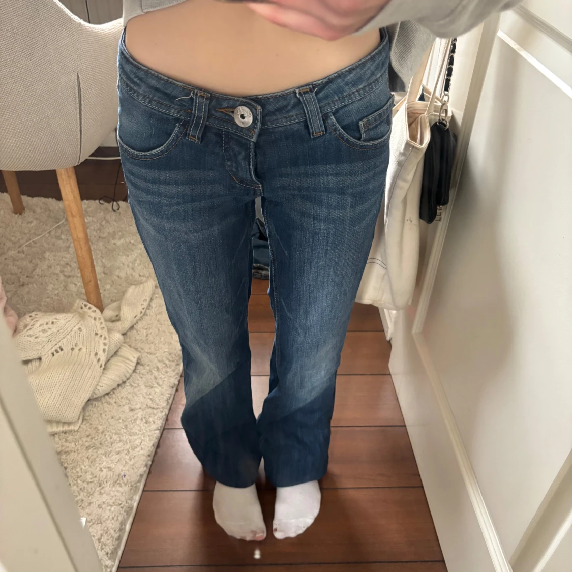 Blå jeans med bootcut