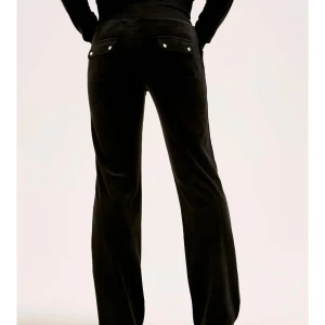 Juicy byxor  - Säljer mina juicy byxor då de inte kommer till användning, knappt använda och bra skick 🥰pris kan diskuteras!