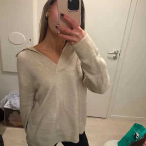 Stickad tröja med krage - Superfin stickad tröja med krage! Strl XS! Från H&M