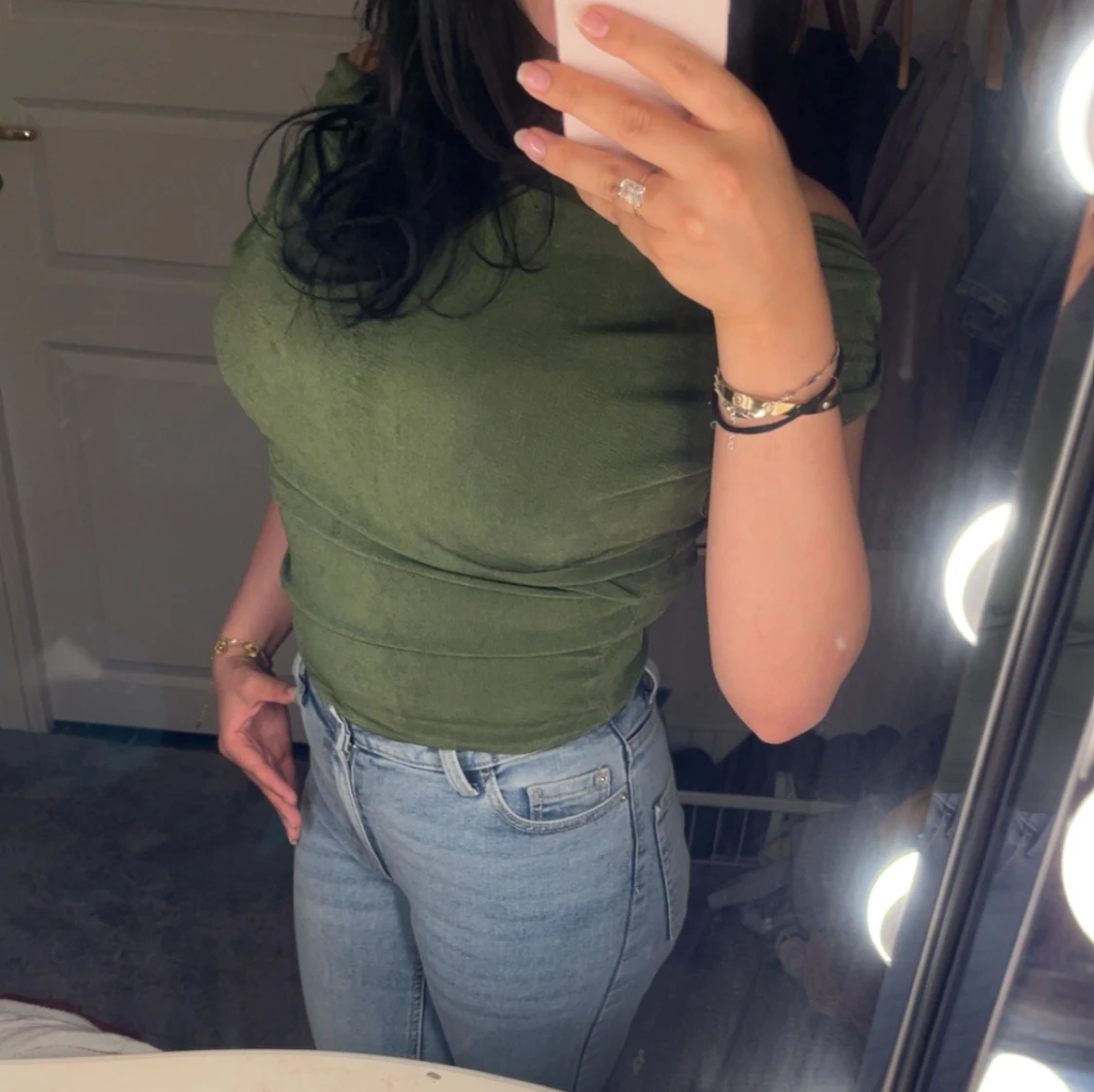 Olivgrön offshoulder topp - 2