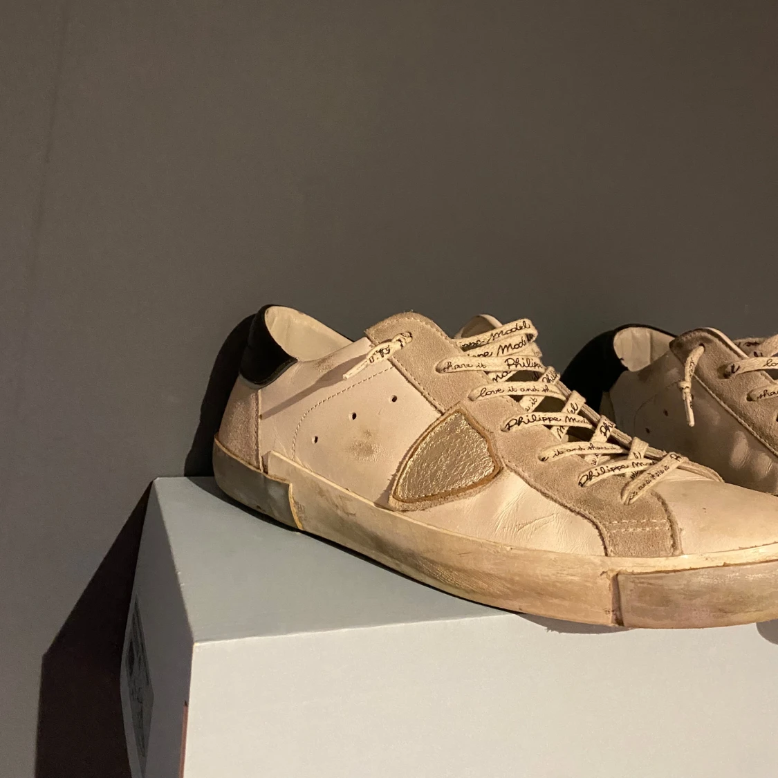 Beige sneakers från Philippe Model - 4