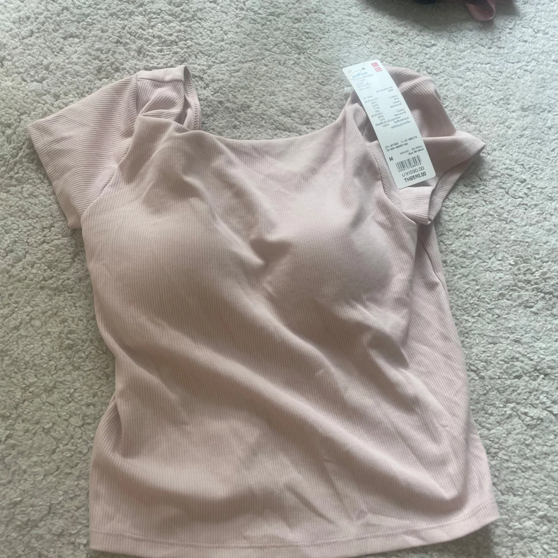 Ljusrosa ribbad topp med inbyggd bh från Uniqlo