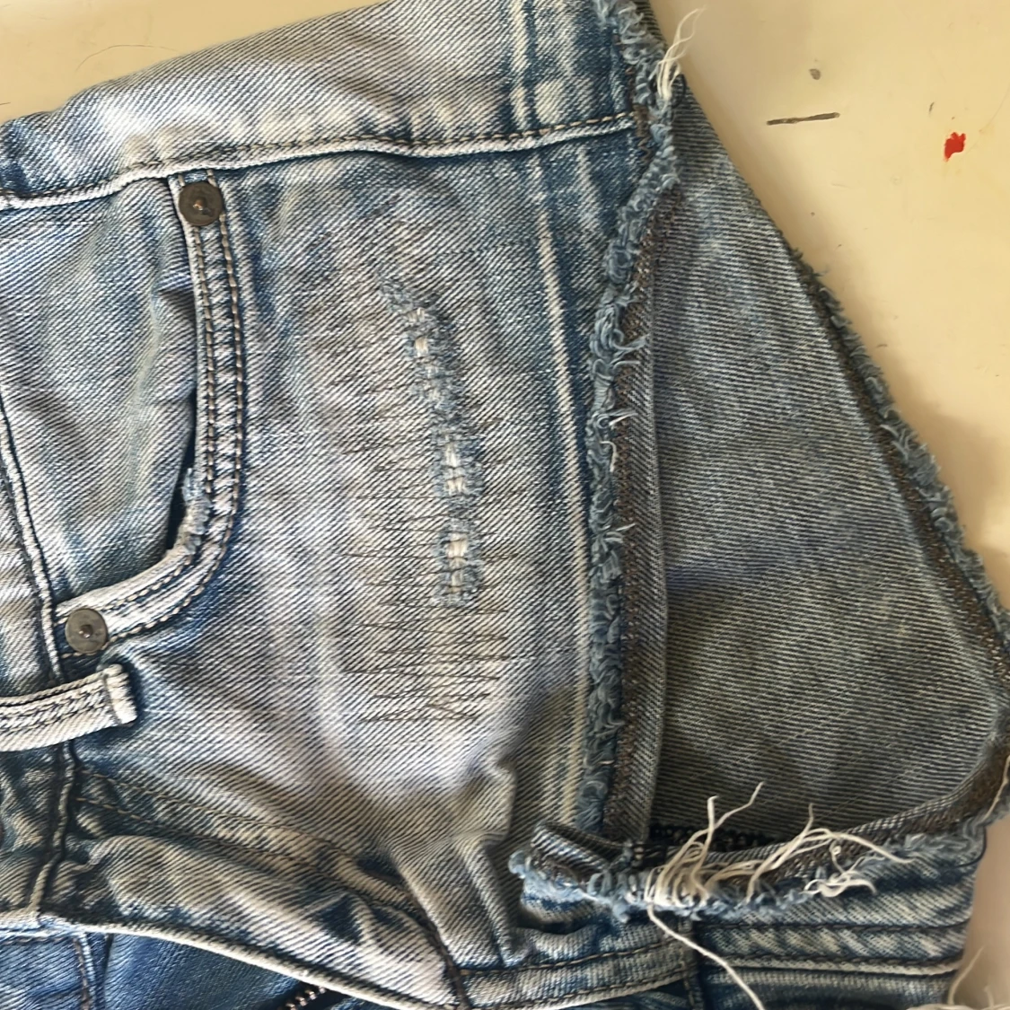 Shorts med slitningar - 3