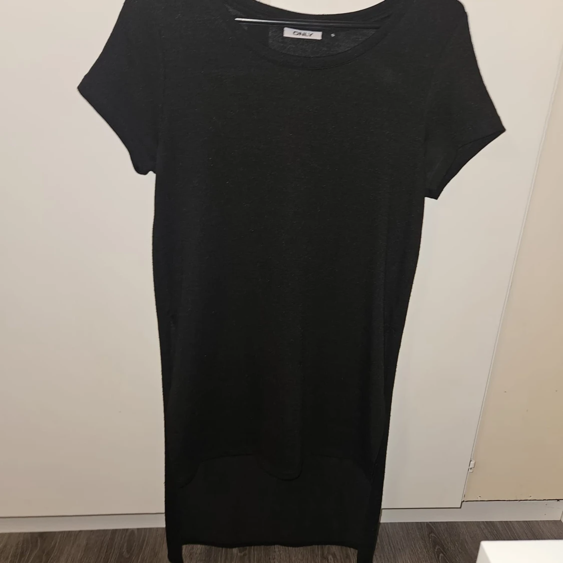 Svart t-shirtklänning från ONLY