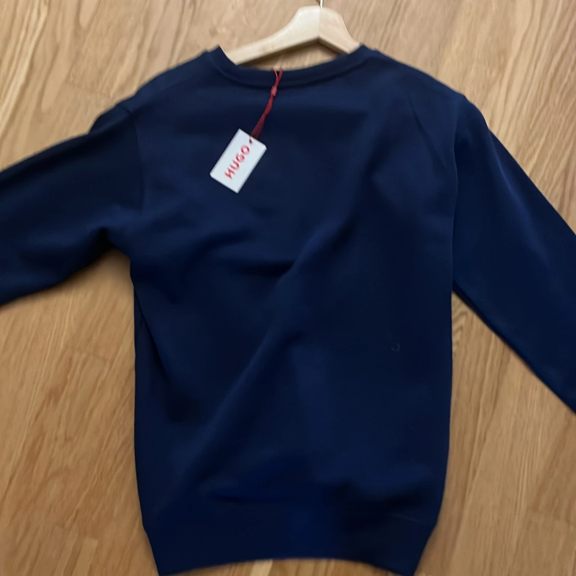Mörkblå sweatshirt från Hugo - 1
