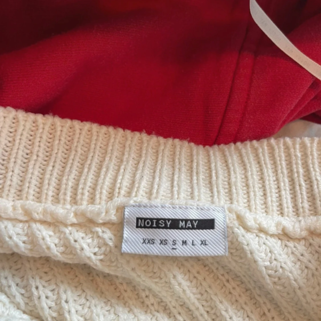 Vit stickad offshoulder-tröja från Noisy May - 1