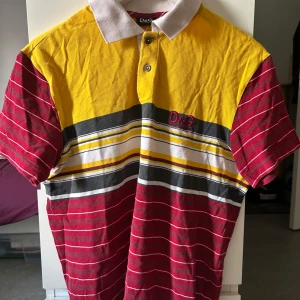  Pikétröja från D&G - Står tyvärr ingen storlek men skulle gissa att den är en M! 