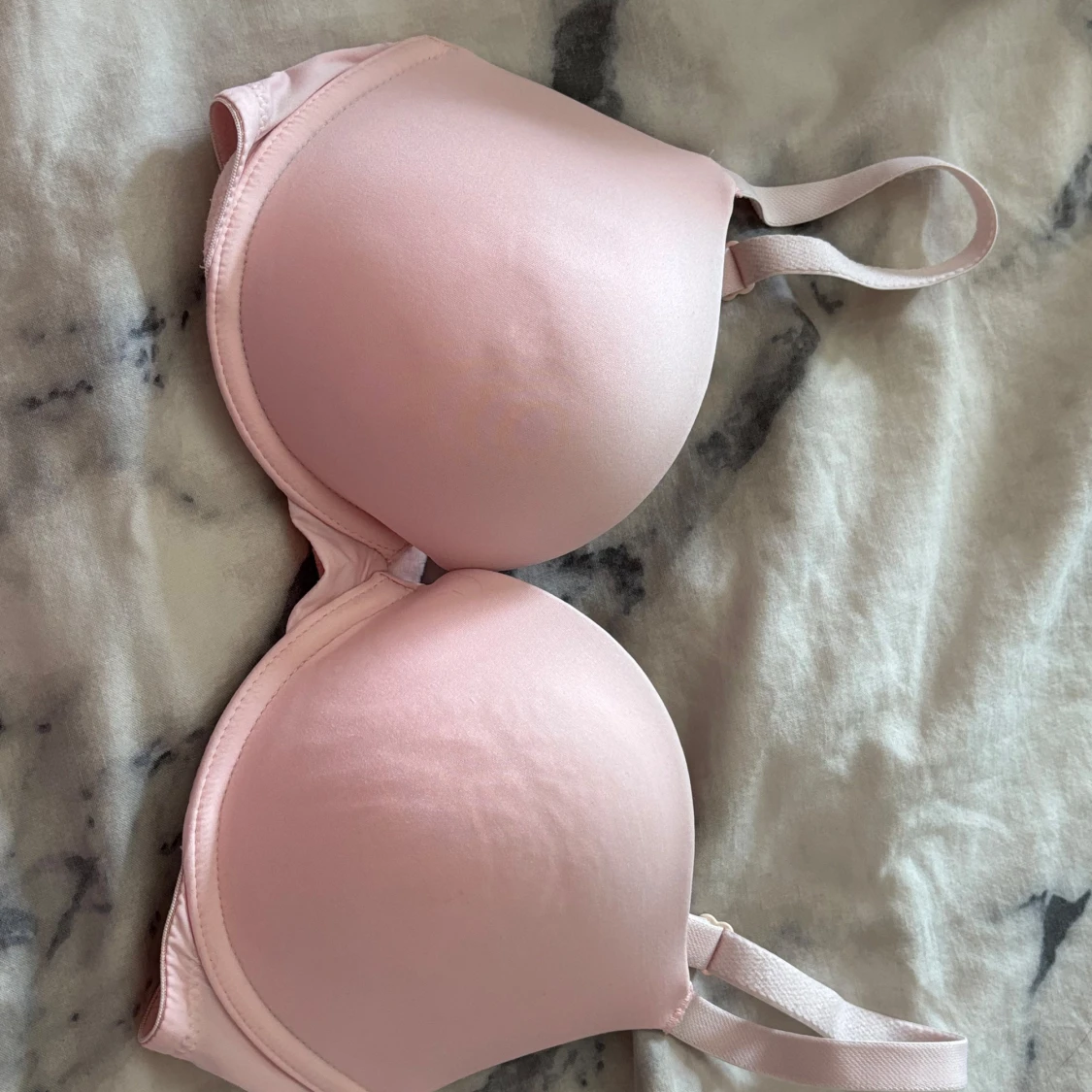 Ljusrosa bh med vadderade kupor