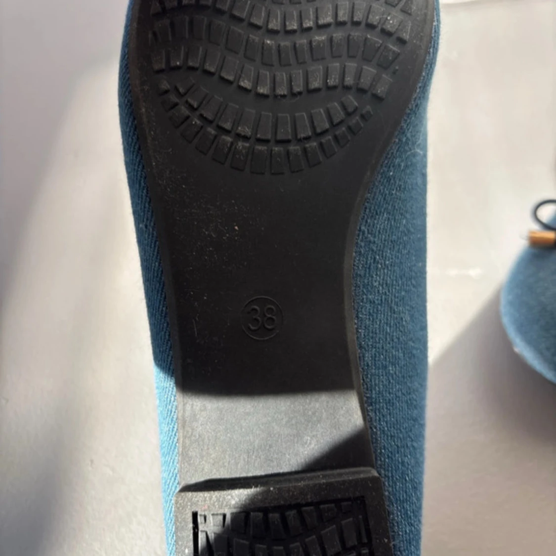 Blå ballerinaskor med rosett från T&R - 4