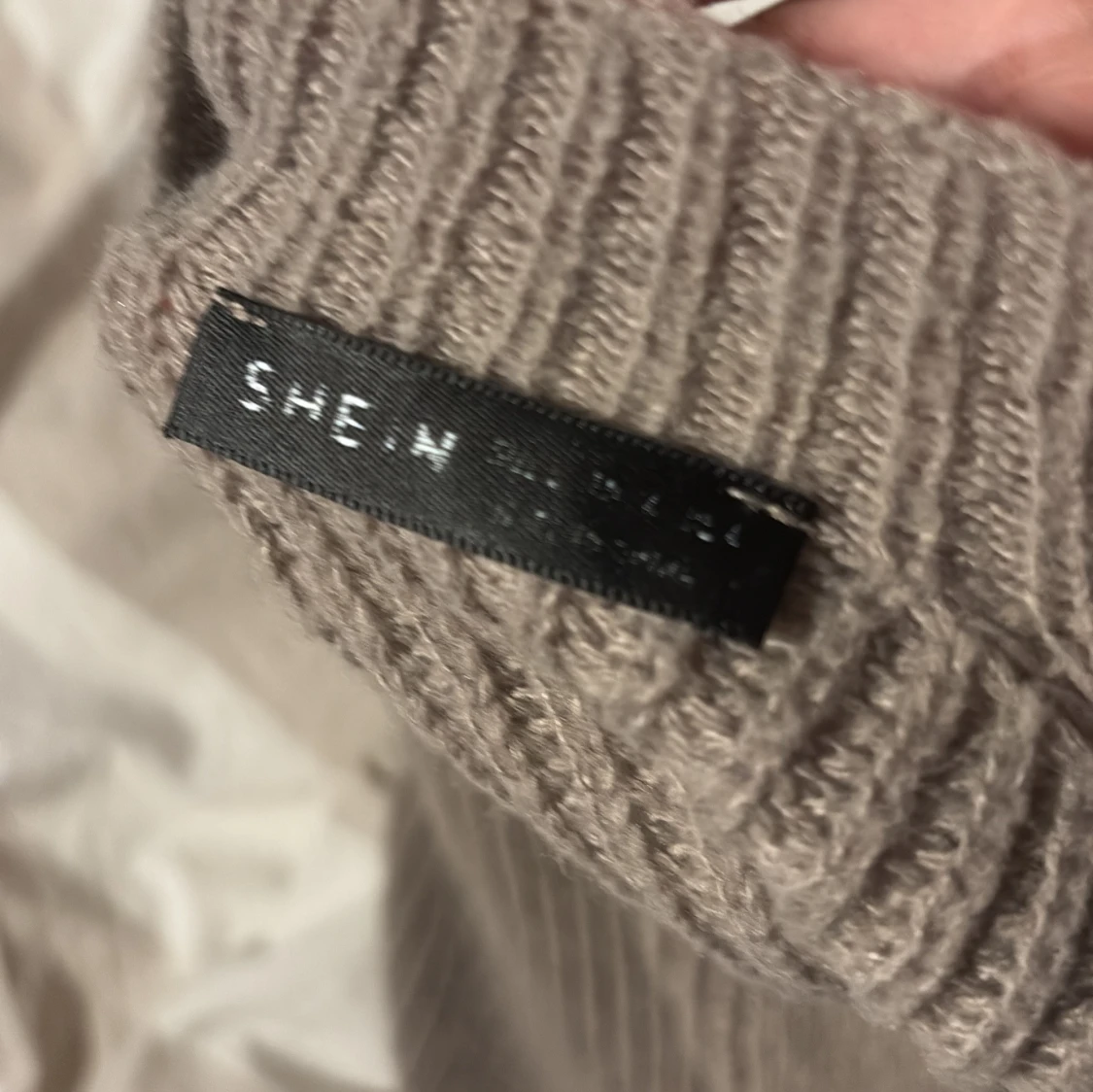 Beige stickad kofta från SHEIN - 3