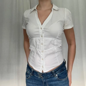 Kortärmad skjorta - Asnajs söt kortärmad skjorta från 2Biz 🤍