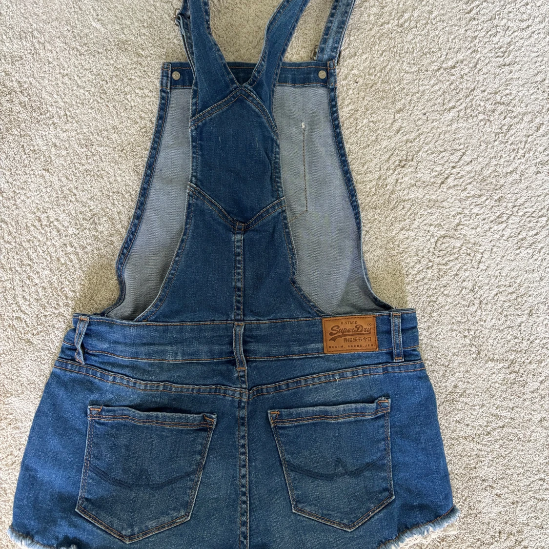 Jeansshorts med hängslen från Superdry - 2