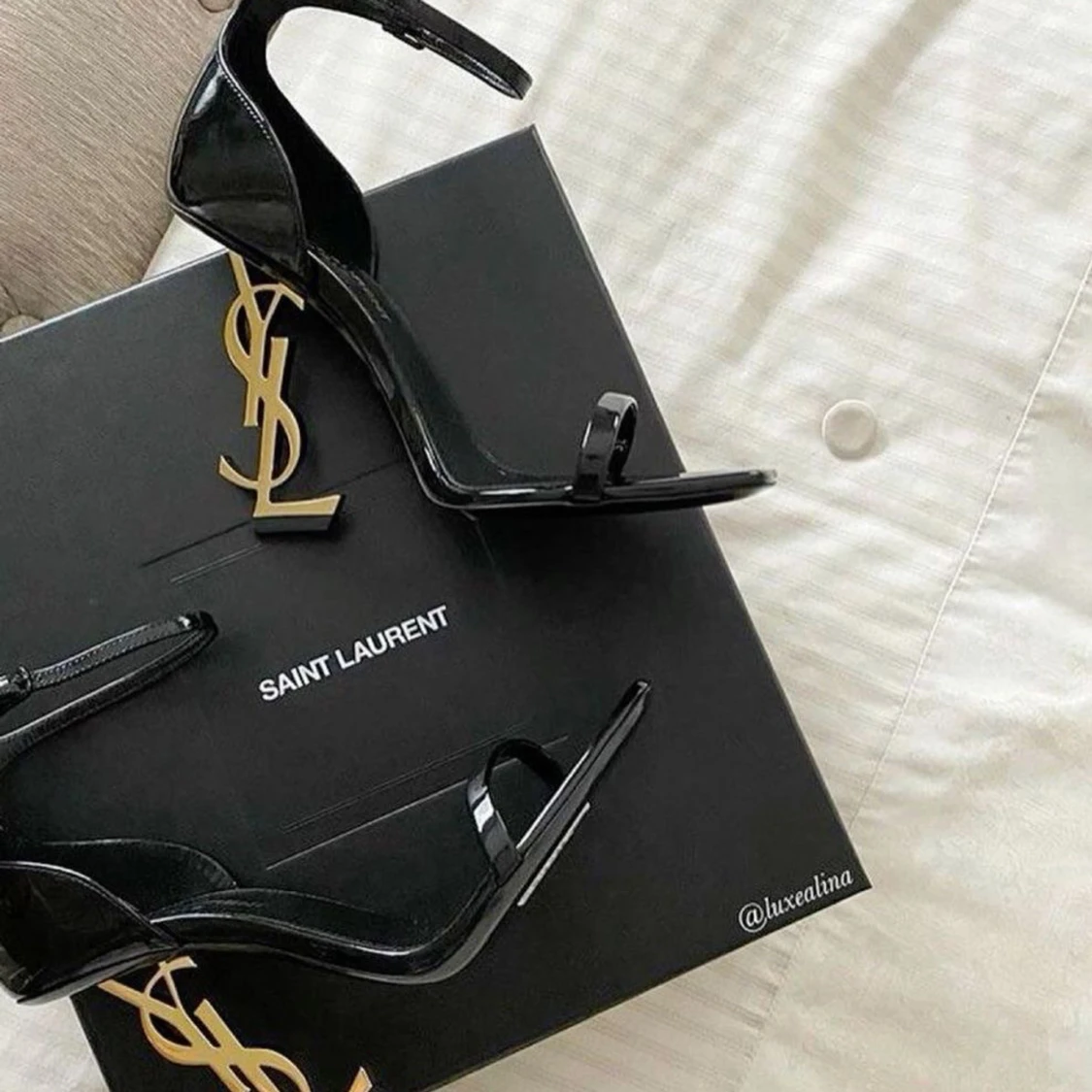 Svarta Saint Laurent sandaler med YSL-klack - 1