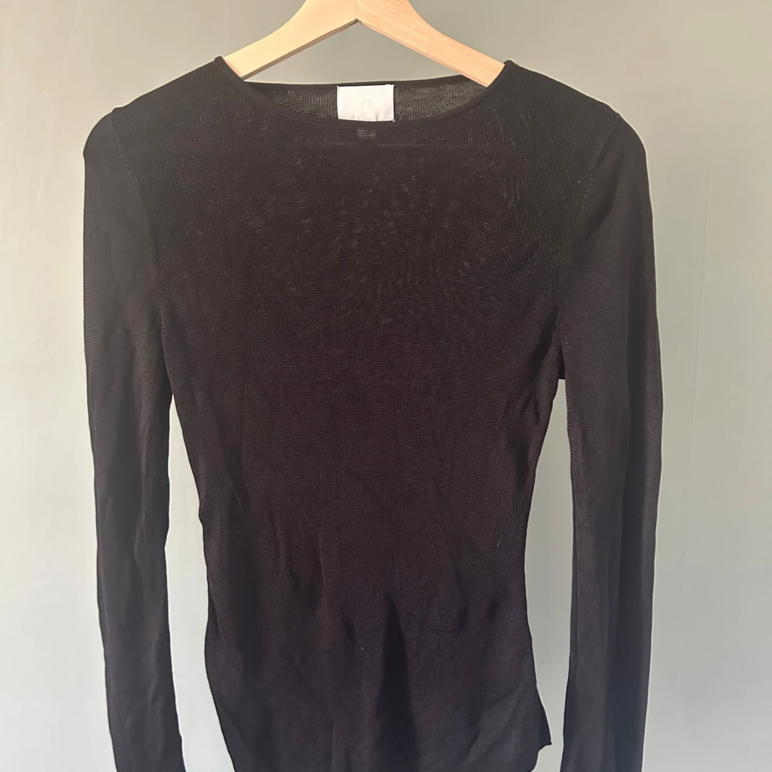 Svart långärmad stickad tröja