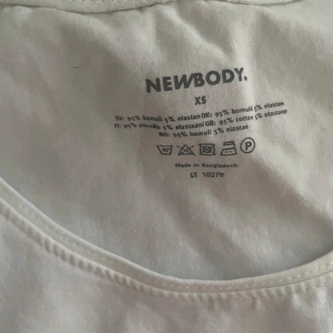 Vit linnetopp från Newbody XS