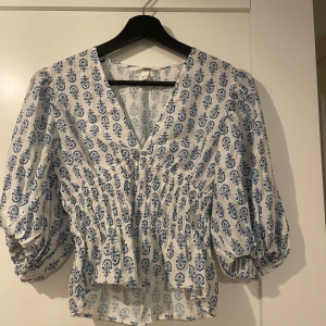Jättefin blus - Jättefin och trendig blus från Hm🩷 Endast använd en gång, säljer då jag har flera liknande