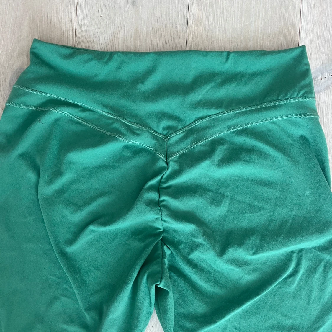 Gröna höga leggings med scrunch från gymshark - 3