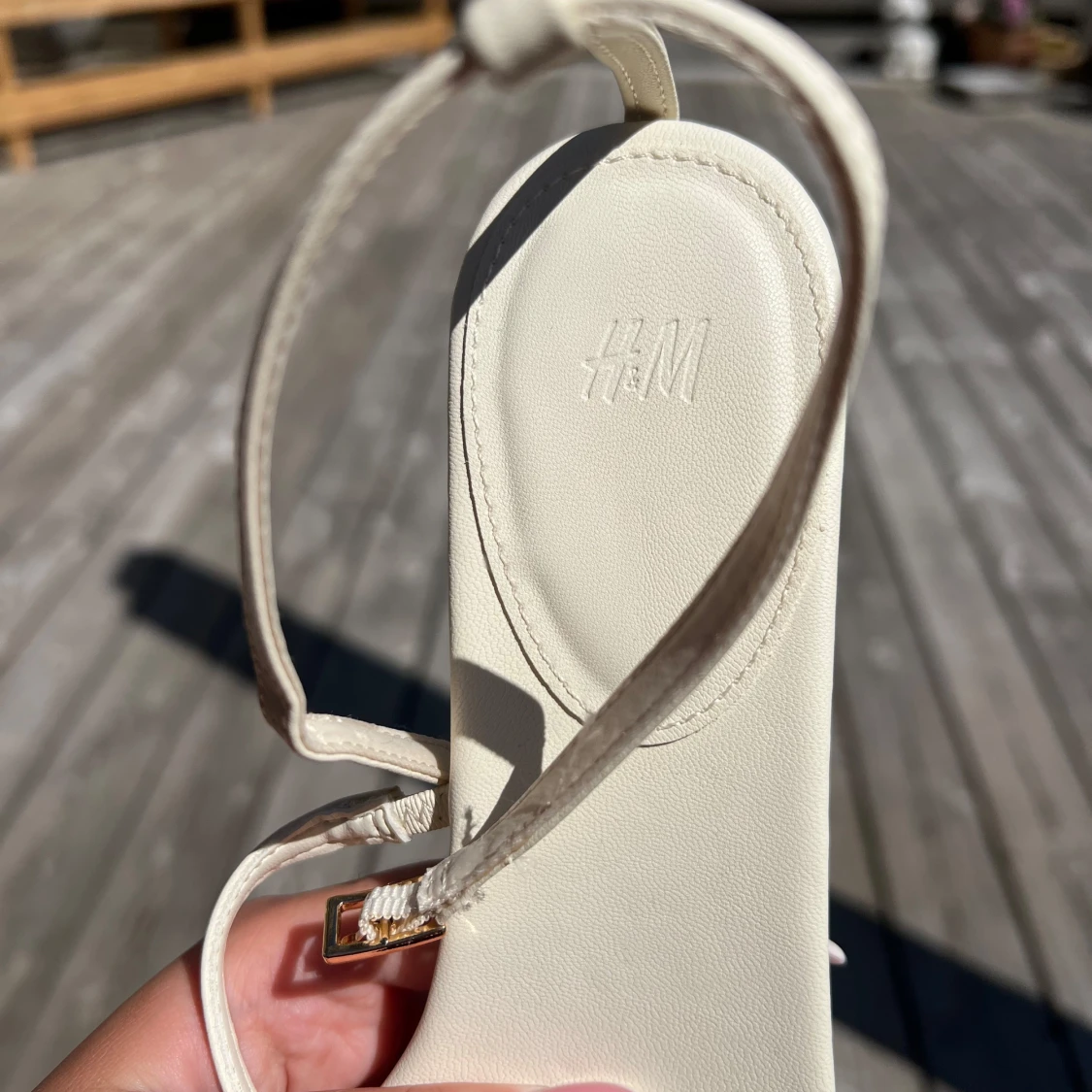 Krämvita sandaler från H&M - 2