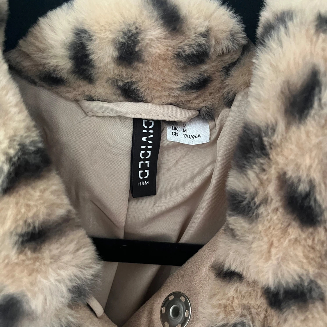 Leopardmönstrad pälsjacka H&M  - 2