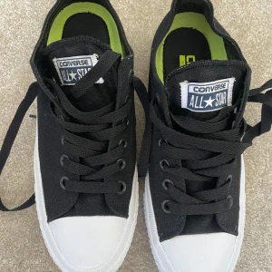 Svarta converse - Svarta låga converse all star i storlek 38😊