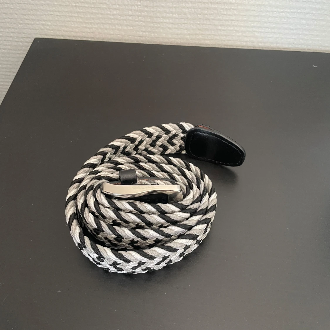 Svart och vit flätad bälte - 1