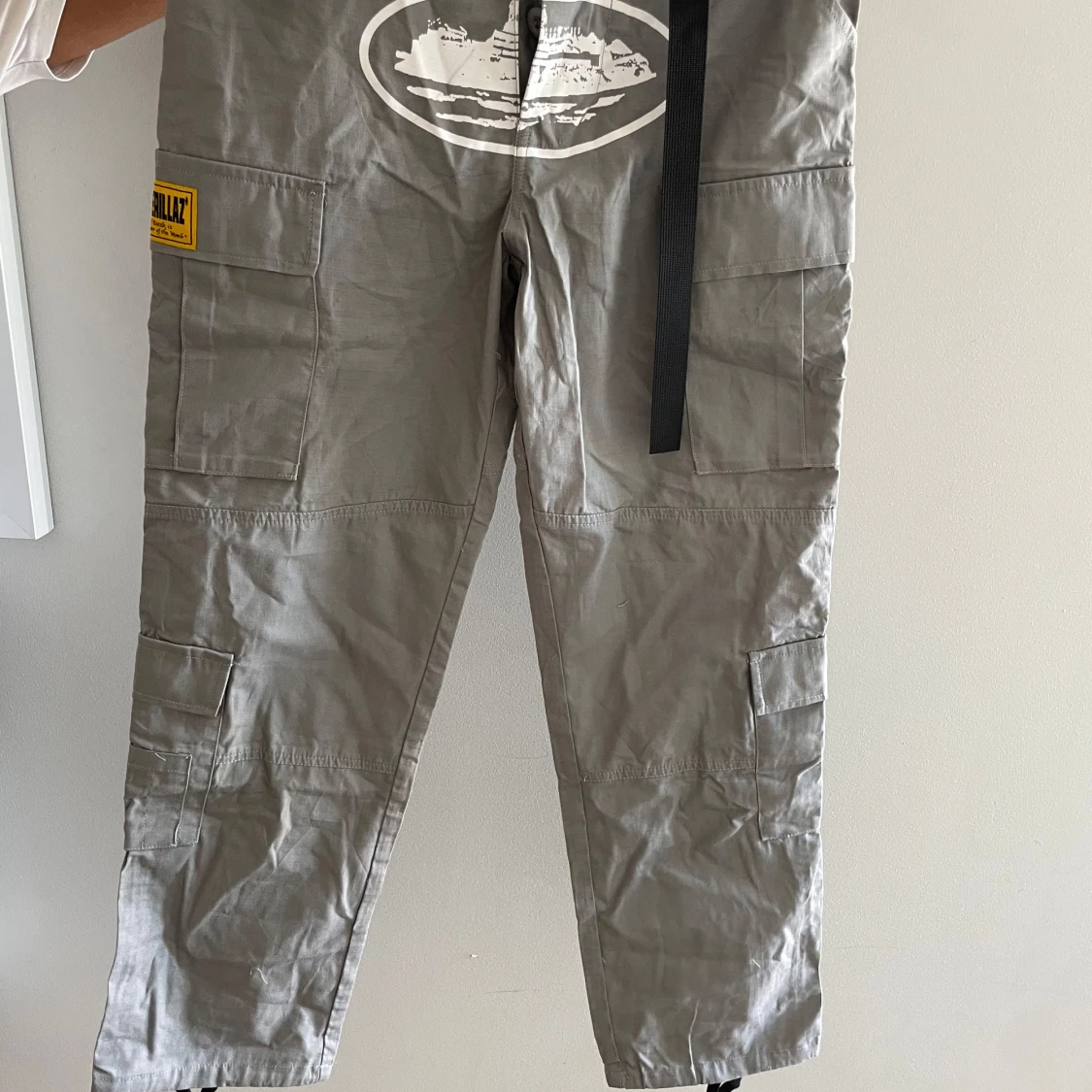 Grå cargopants från corteiz