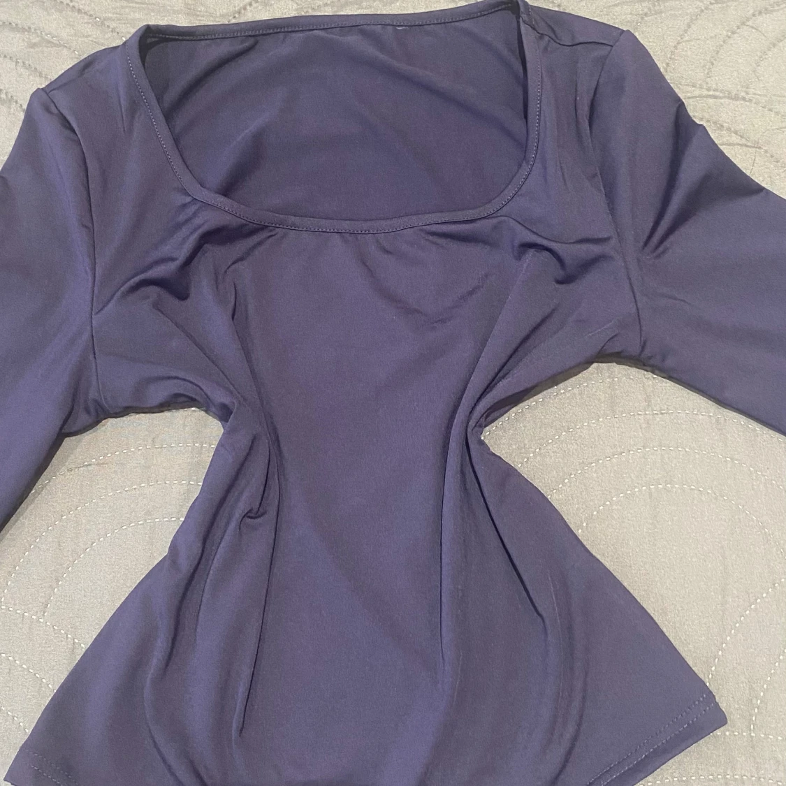 Mörkblå långärmad tröja topp med fyrkantig ringning - 1