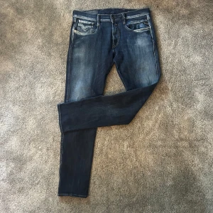 Replay jeans - Snygga Jeans från replay i riktigt bra skick! Storlek W31 och L32, bara att skriva vid frågor🙌🏻🙌🏻