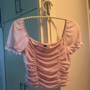 Rosa meshtopp  - Söt rosa meshtopp Storlek xs  Kan mötas upp i Stockholm  Bara att höra av er om ni har några <3