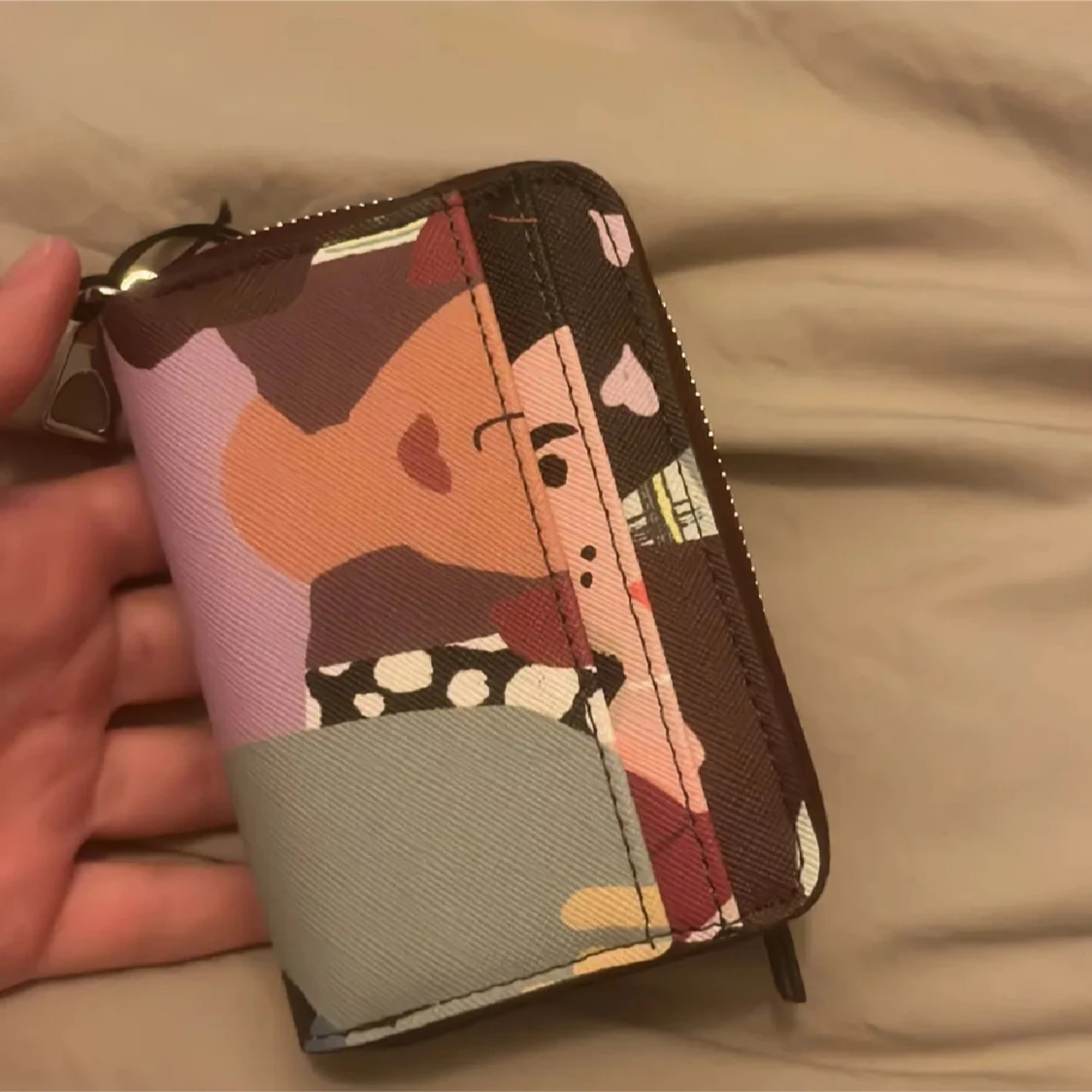 Färgglad plånbok med konstnärligt tryck - 2