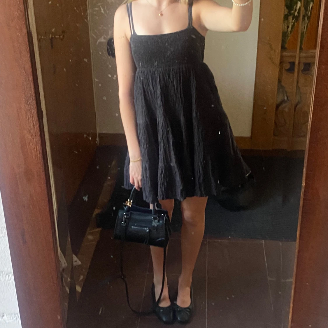 Svart kort klänning med smock