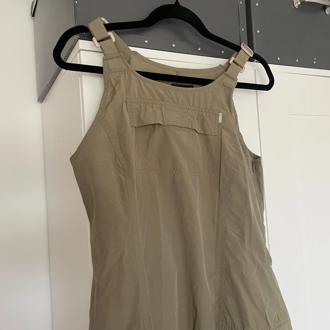 Smutsgrön långklänning  - 1