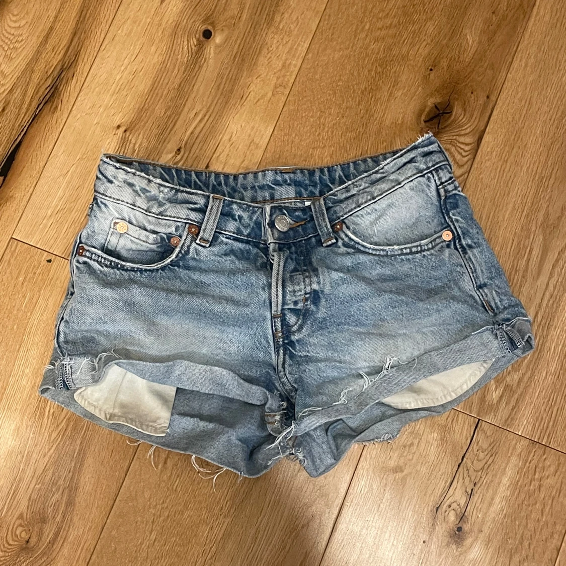 Lågmidjade jeansshorts
