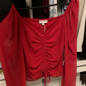 Ny röd topp från Bubbleroom - Helt ny supersöt röd topp ifrån Bubbleroom med lappen kvar💕