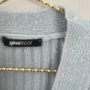 Ljusblå kofta - Mysig ljusblå kofta, ginatricot str S