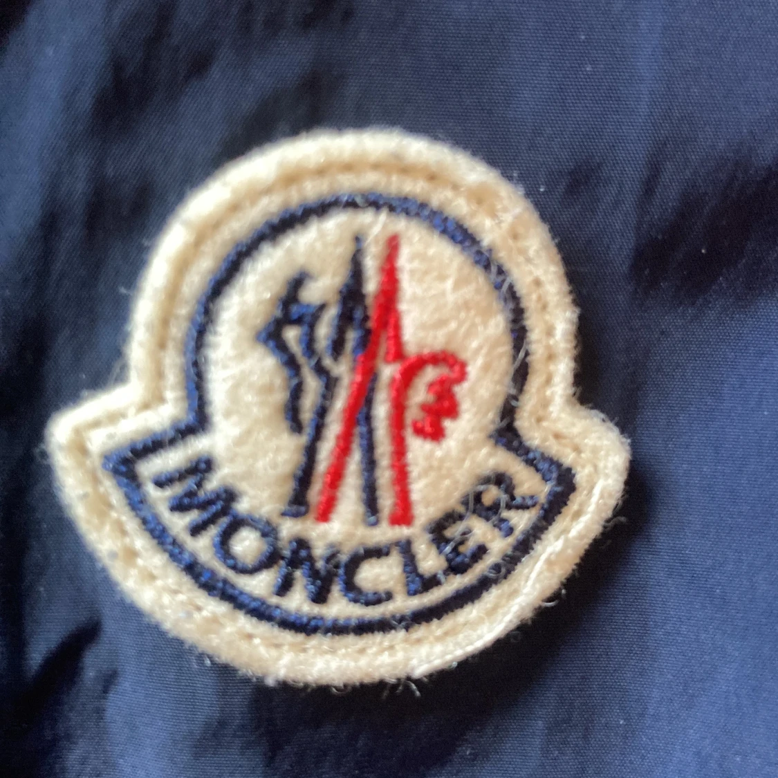 Blå vindjacka från Moncler med huva - 3