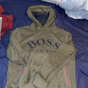 Olivgrön hoodie från Hugo Boss - En boss tröja limited edition storlek S/xs 
