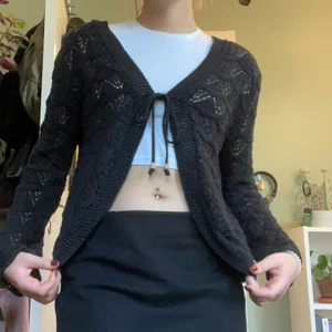 Virkad kofta - En virkad kofta jag köpt second hand inte så länge sedan. Nästan helt oanvänd i super fint skick. Skriv för fler bilder <3