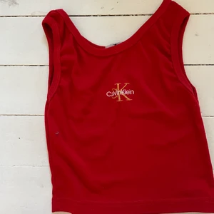 Calvin Klein crop top  - Super snygg Top som tyvärr inte kommer till så mycket användning längre 