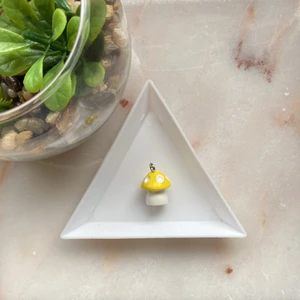 Berlock svamp! - Säljer min sista svampberlock! Jättegullig till smycken, mm. 3 kr!