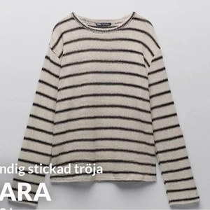 Stickad tröja zara  - Säljer denna otroligt snygga stickade tröja från zara. Stickat i ”tunnt” material så verkligen den perfekta tröjan nu för sensommarn och hösten!!   Säljes då den inte kommer till användning. Köparen står för frakt 