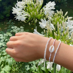 Smycken  - Super fina armband som är handgjorda och pärlade🤍 1 för 14kr🤍 2 för 25kr🤍 3 för 40kr🤍 4 för 50kr🤍 det finns massor av armband i min profil som även ingår i erbjudandet🤍 frakten kostar 13kr🤍