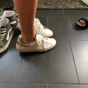 Isabel Marant Leather Sneakers - Äkta Isabel Marant sneakers i storlek 37, men passar också 36 bra. I väldigt bra skick men den originella sulan saknas❣️ 