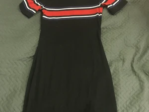 Klänning  - En helt ny klänning som jag aldrig använt men har tagit av lapp från! Tajt och sitter fint på!❤️ OBS fraktpris ändras om köp er sker via plick! 